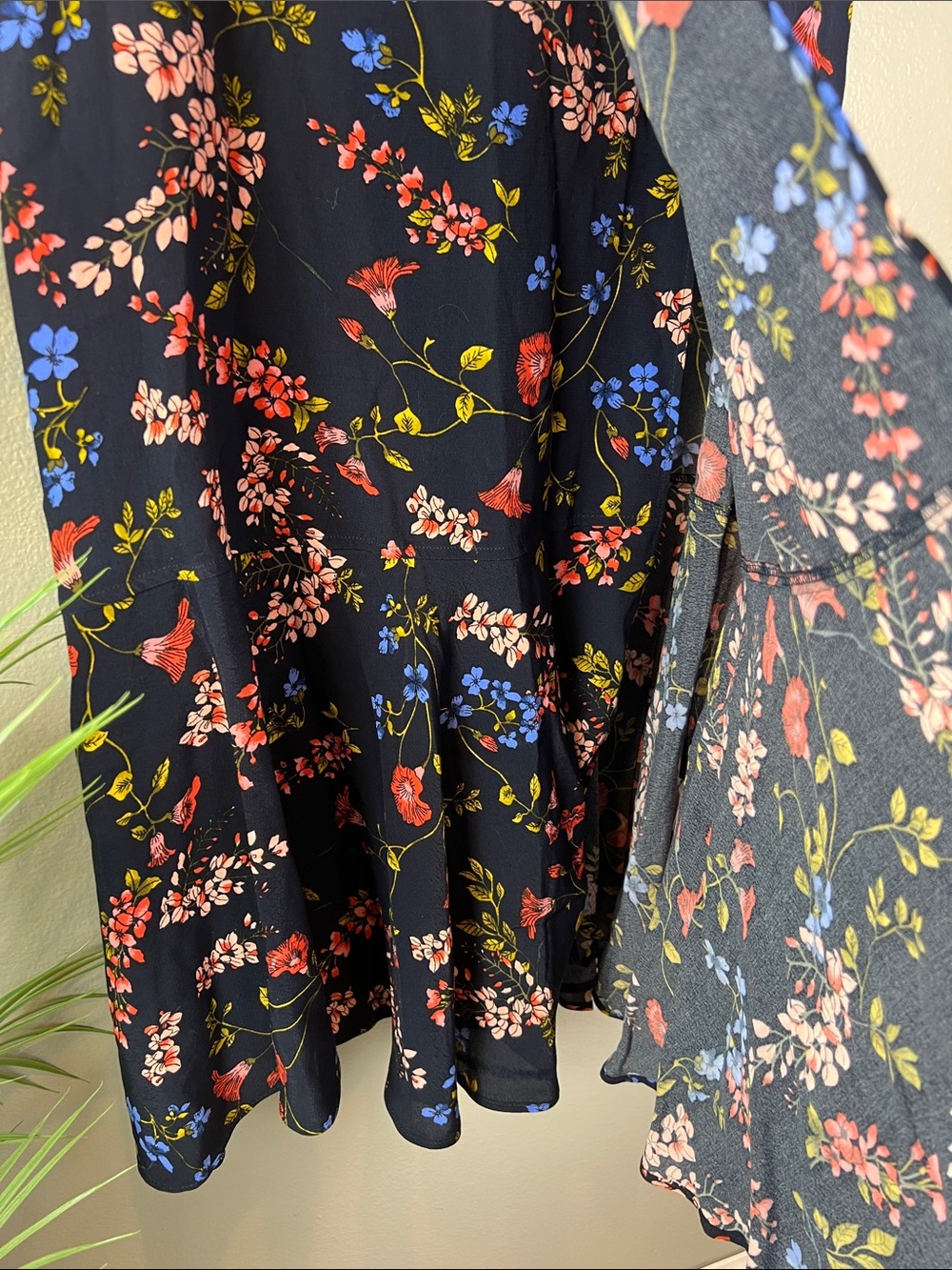NWT Banana Republic | Midi Wrap Skirt Navy Floral Petite 2 - Picture 4 of 13